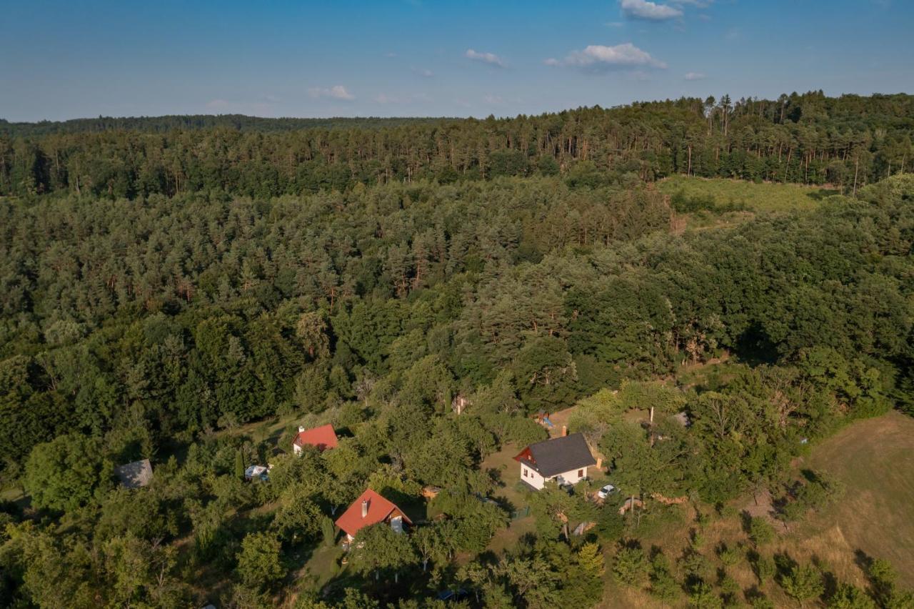 Chata Nad Lazenskym Udolim Лугачовіце Екстер'єр фото